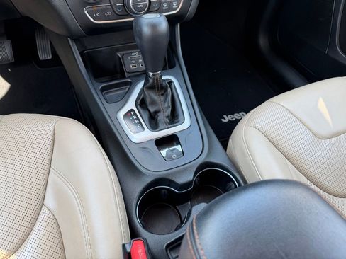 Used 2015 Jeep Cherokee Limited w/ Luxury Group FWD image 13