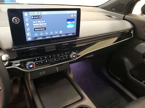 Certified 2025 Honda Prologue Elite image 32