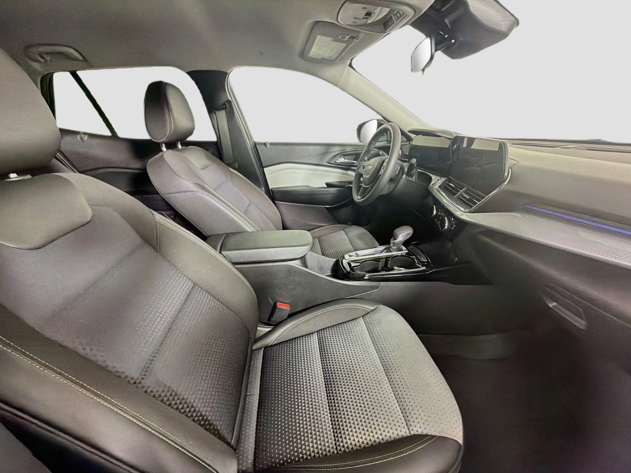 Used 2025 Chevrolet Trax LT FWD image 29