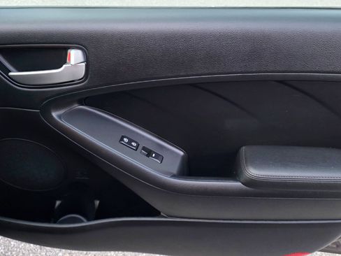 Used 2017 Kia Forte LX image 16