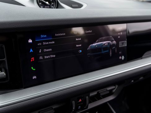 New 2026 Porsche Cayenne Coupe image 32