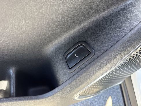 Used 2025 GMC Acadia Elevation image 40