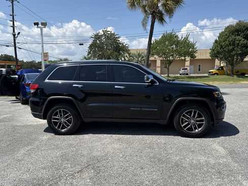 Used 2017 Jeep Grand Cherokee Limited w/ Luxury Group II image 6