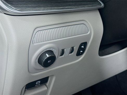 Used 2022 Jeep Wagoneer Series III w/ Flexible Seating Group image 7