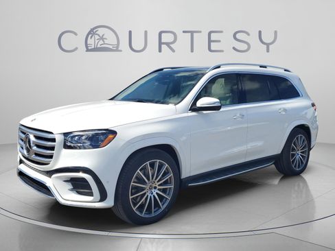 Certified 2026 Mercedes-Benz GLS 580 4MATIC image 3