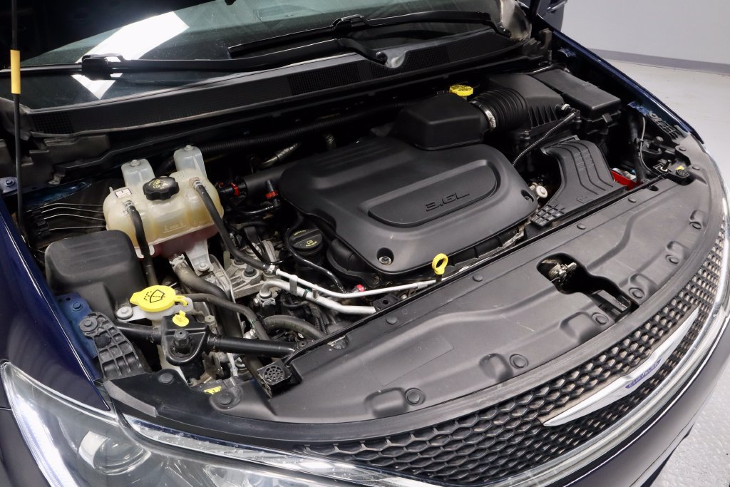 Used 2019 Chrysler Pacifica Limited FWD image 14