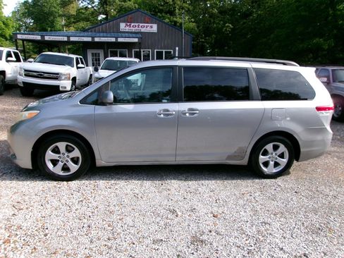 Used 2001 Chevrolet Suburban LT w/ LT Preferred Equipment Group RWD image 25