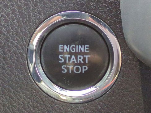 Used 2016 Toyota Highlander Limited image 29