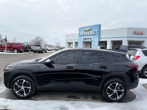 Used 2025 Chevrolet Trax RS w/ Sunroof Package image 5