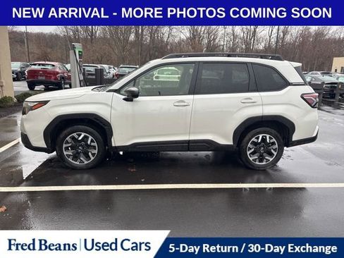 Used 2025 Subaru Forester Premium image 6