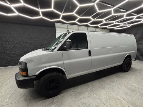 Used 2023 GMC Savana 2500 Extended RWD image 6
