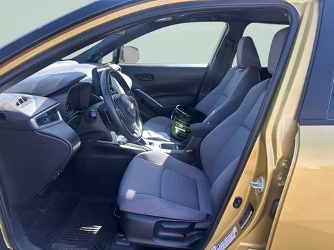 Used 2024 Toyota Corolla Cross AWD Hybrid w/ Moonroof Package image 17