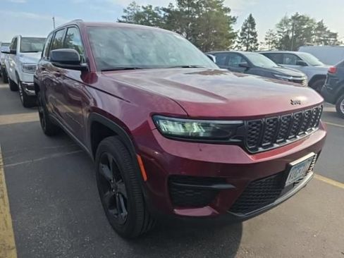 Used 2023 Jeep Grand Cherokee Altitude AWD/4WD image 2
