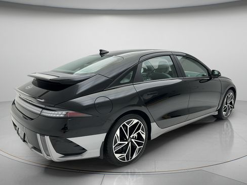 Used 2024 Hyundai Ioniq 6 SEL AWD/4WD image 5