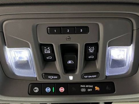 Used 2022 GMC Sierra 3500 Denali w/ Denali Ultimate Package AWD/4WD image 41