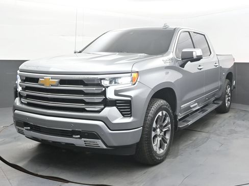 Used 2025 Chevrolet Silverado 1500 High Country AWD/4WD image 4
