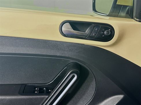 Used 2019 Volkswagen Beetle 2.0T SE image 23