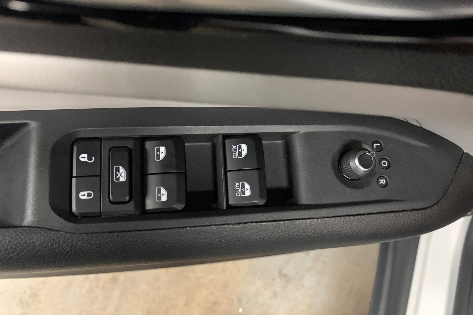 Used 2025 Jeep Compass Limited AWD/4WD image 11
