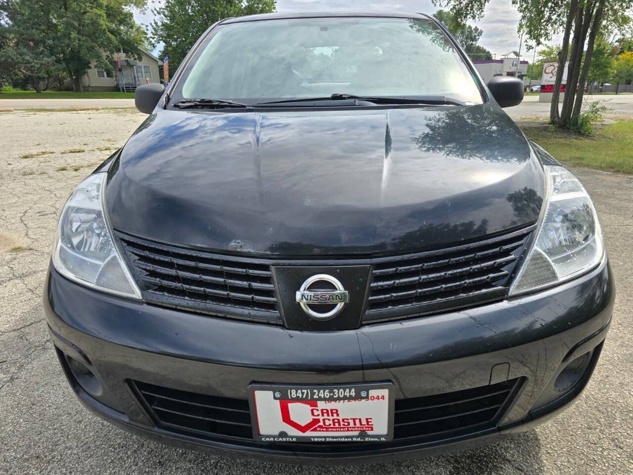 Used 2009 Nissan Versa Sedan FWD image 2