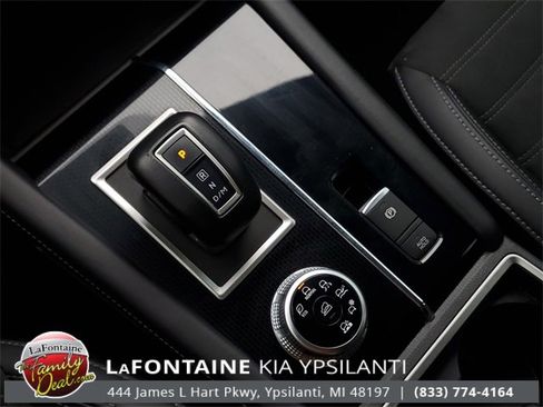 Used 2024 Mitsubishi Outlander SE Black Edition image 27