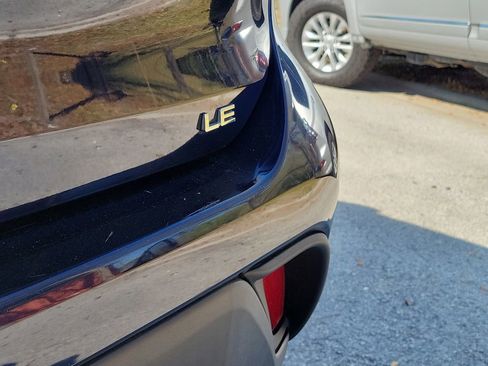 Used 2022 Toyota Highlander LE image 7