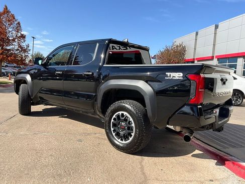 Used 2025 Toyota Tacoma TRD Off-Road image 8