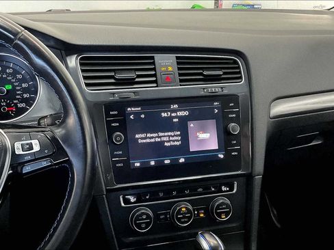 Used 2019 Volkswagen e-Golf SE w/ Driver Assistance Package image 10