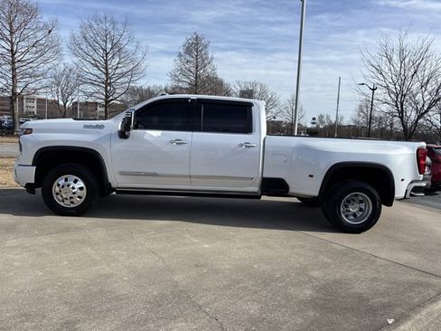 Used 2024 Chevrolet Silverado 3500 High Country w/ High Country Premium Package image 11