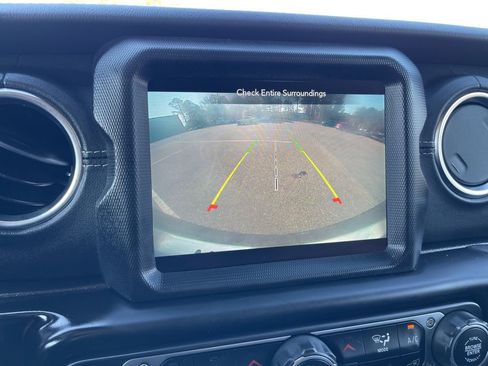 Used 2021 Jeep Wrangler Unlimited Sahara image 11