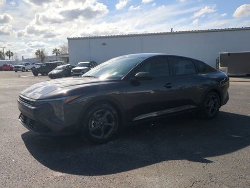 Used 2025 Kia K4 LXS image 8