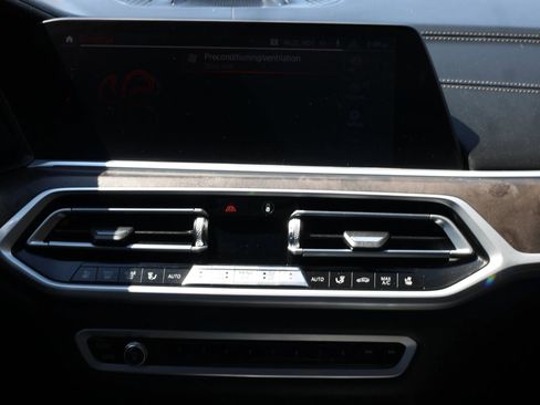 Used 2019 BMW X7 xDrive50i w/ M Sport Package AWD/4WD image 16