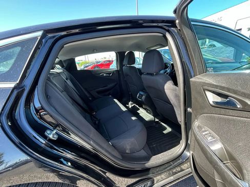 Used 2017 Chevrolet Malibu LT FWD image 18