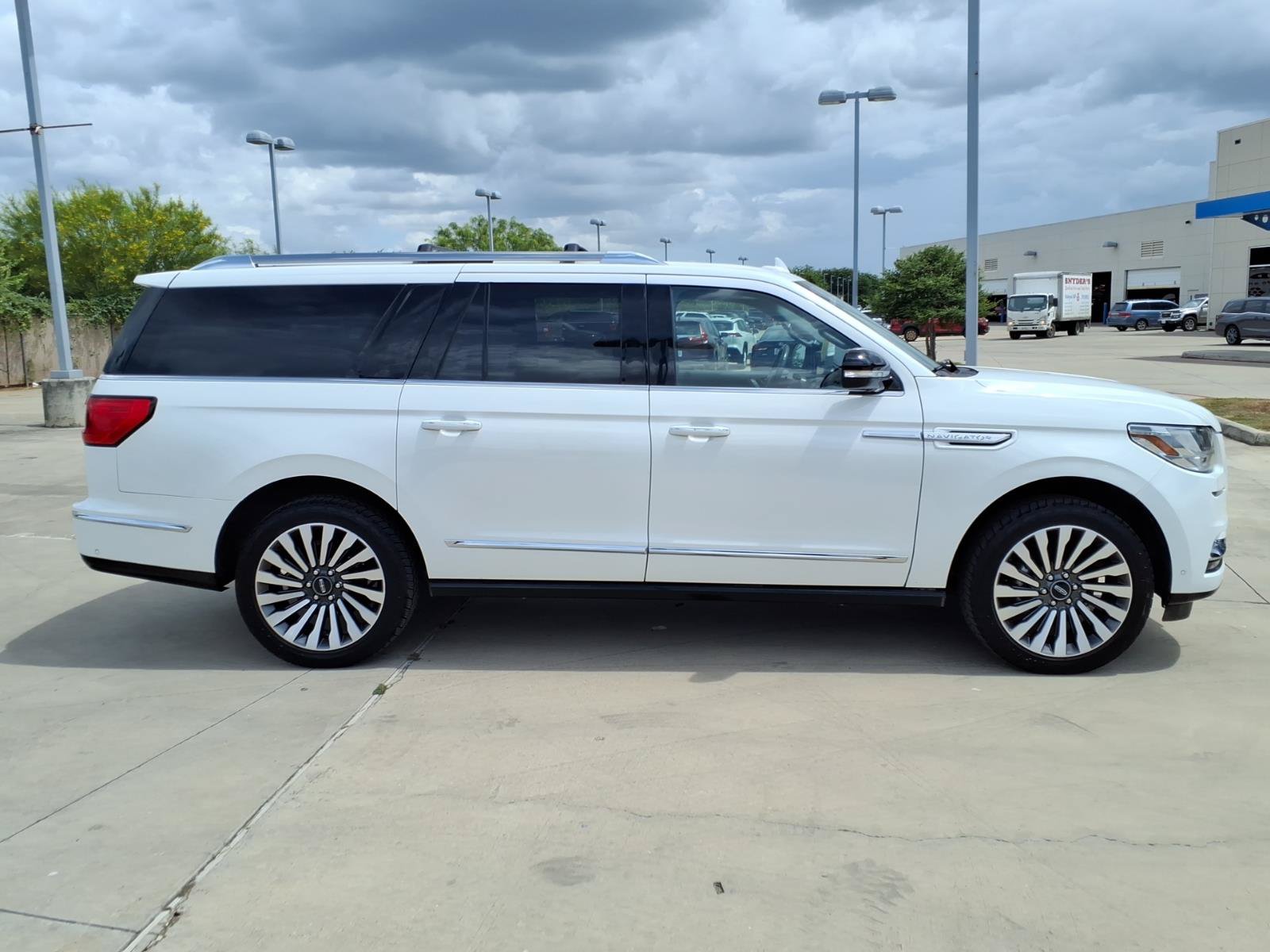 Used 2021 Lincoln Navigator L Reserve w/ Luxury Package AWD/4WD image 10