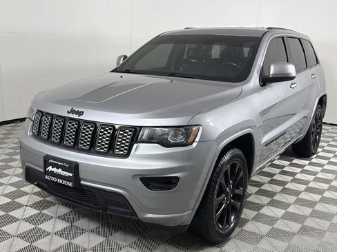 Used 2018 Jeep Grand Cherokee Altitude image 9