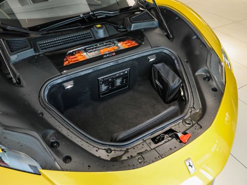 Used 2024 Ferrari SF90 Spider image 19