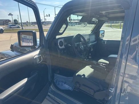 New 2025 Jeep Gladiator Willys image 17