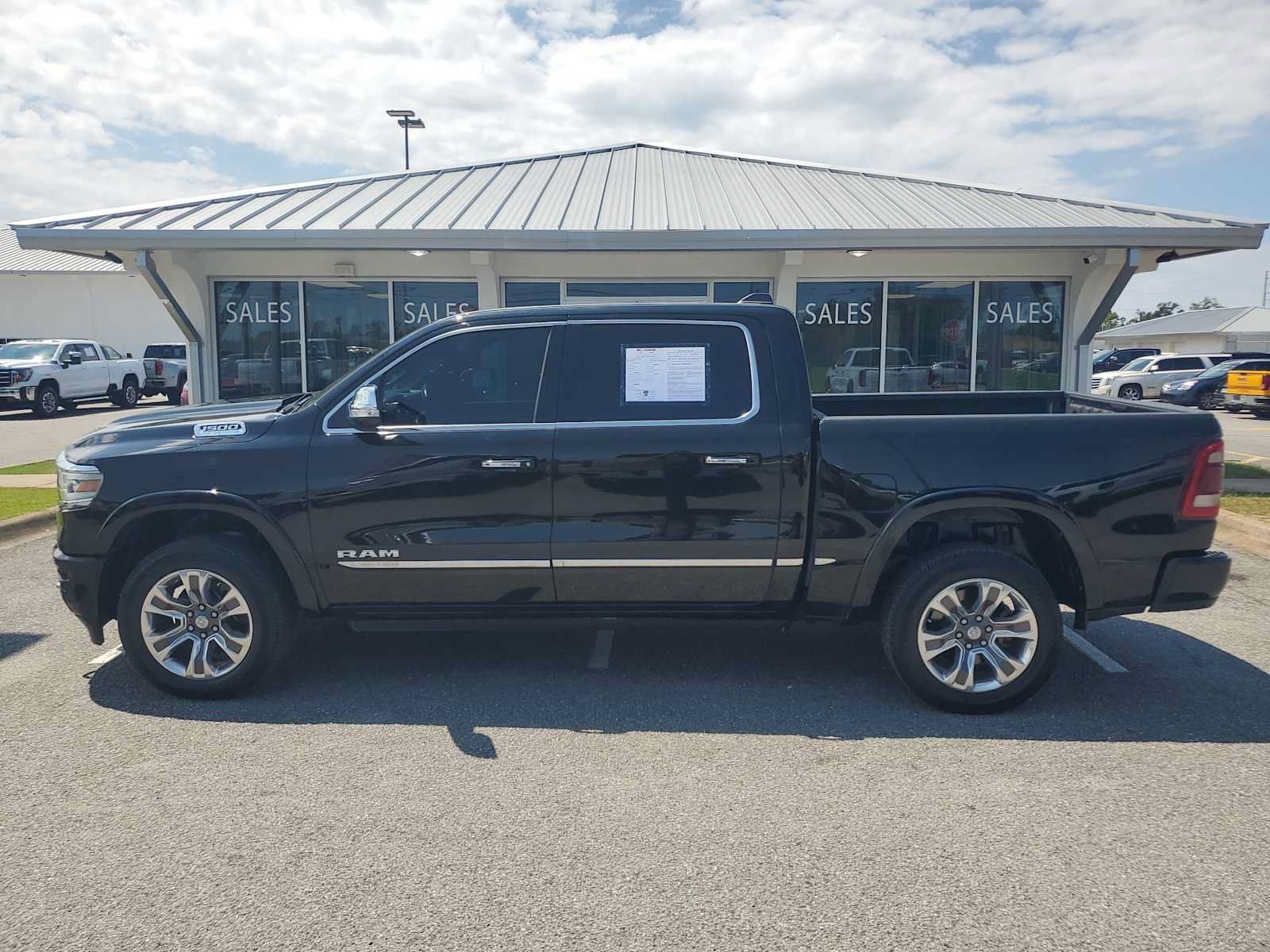 Used 2022 RAM 1500 Limited AWD/4WD image 2