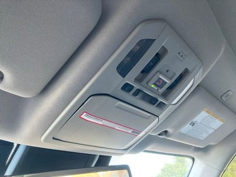 Used 2023 Toyota Highlander Platinum image 26