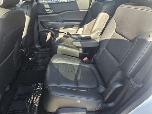 Used 2019 GMC Acadia SLT image 45