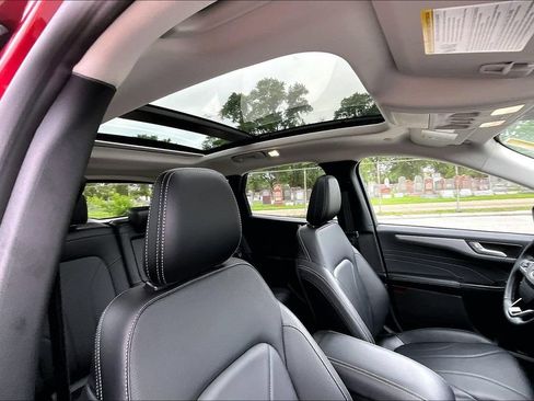 Certified 2025 Ford Escape SE w/ PHEV Premium Package FWD image 21