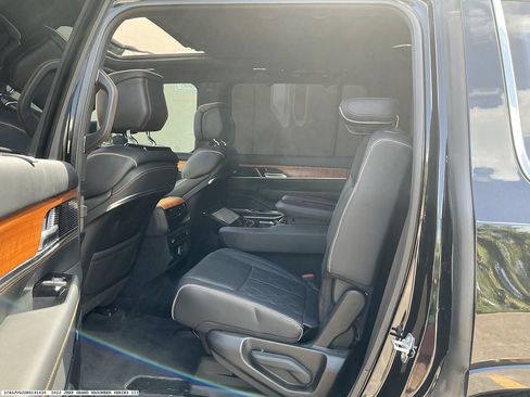 Used 2022 Jeep Grand Wagoneer Series III AWD/4WD image 9