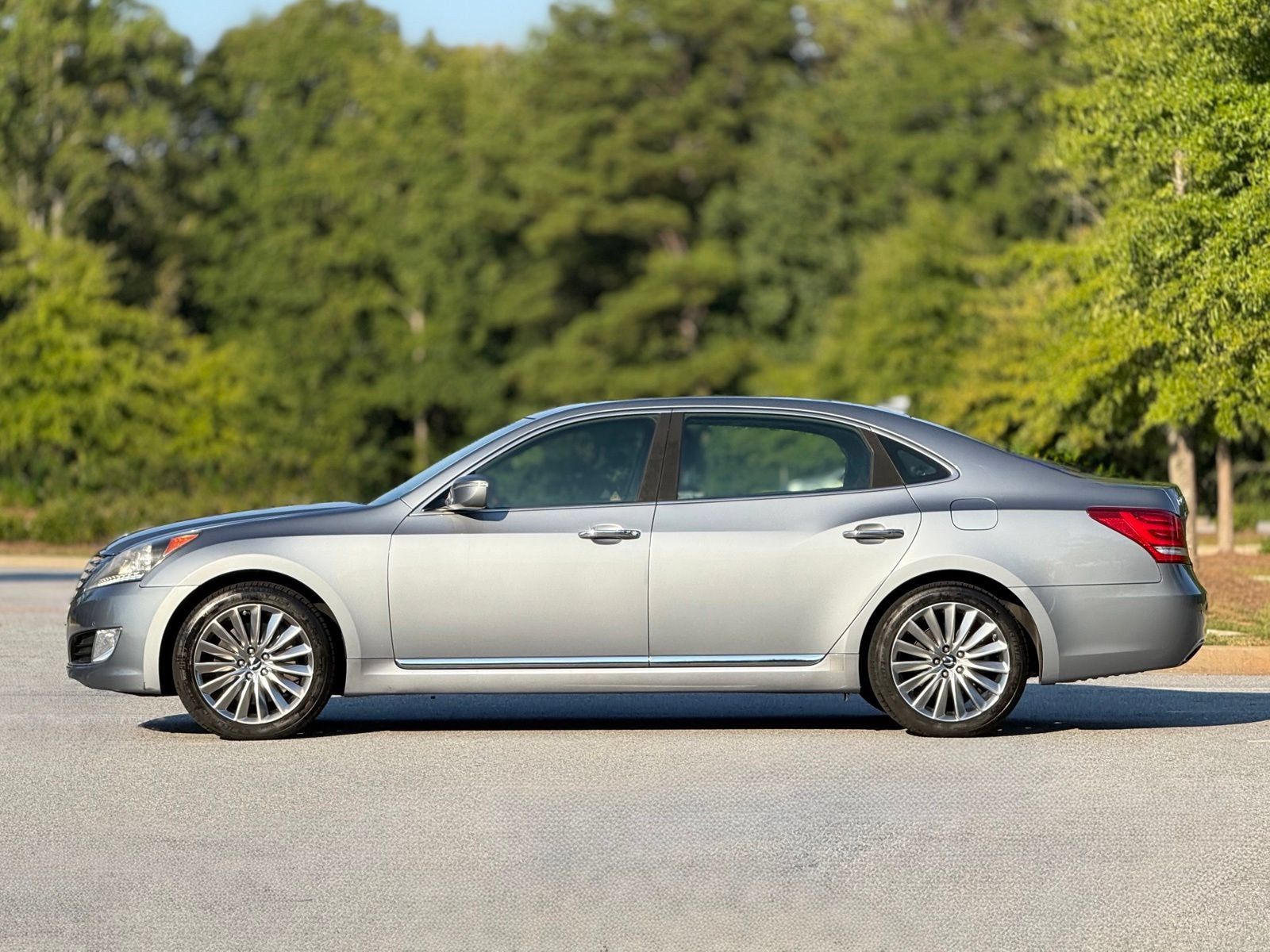 Used 2014 Hyundai Equus Signature RWD image 9