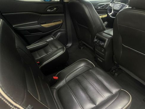 Used 2019 GMC Acadia Denali w/ Technology Package AWD/4WD image 10