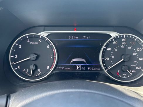 Used 2025 Nissan Sentra SV FWD image 39