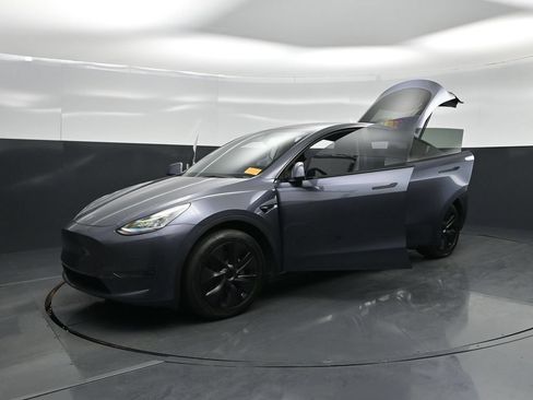 Used 2023 Tesla Model Y Long Range AWD/4WD image 22