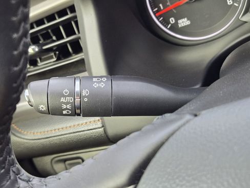 Used 2017 GMC Acadia SLT image 26