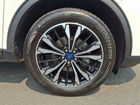 Certified 2022 Ford Escape SE w/ SE Sport Appearance Package AWD/4WD image 9