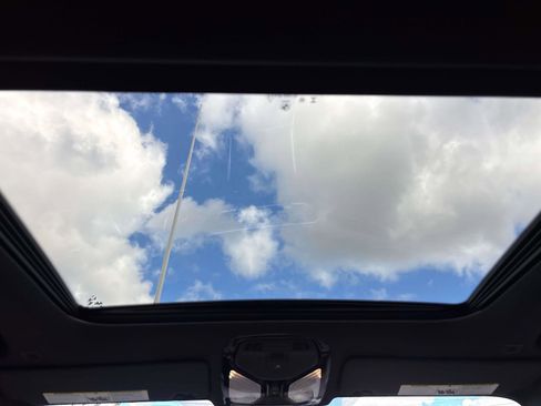 Used 2023 BMW 330i xDrive Sedan w/ Premium Package image 6