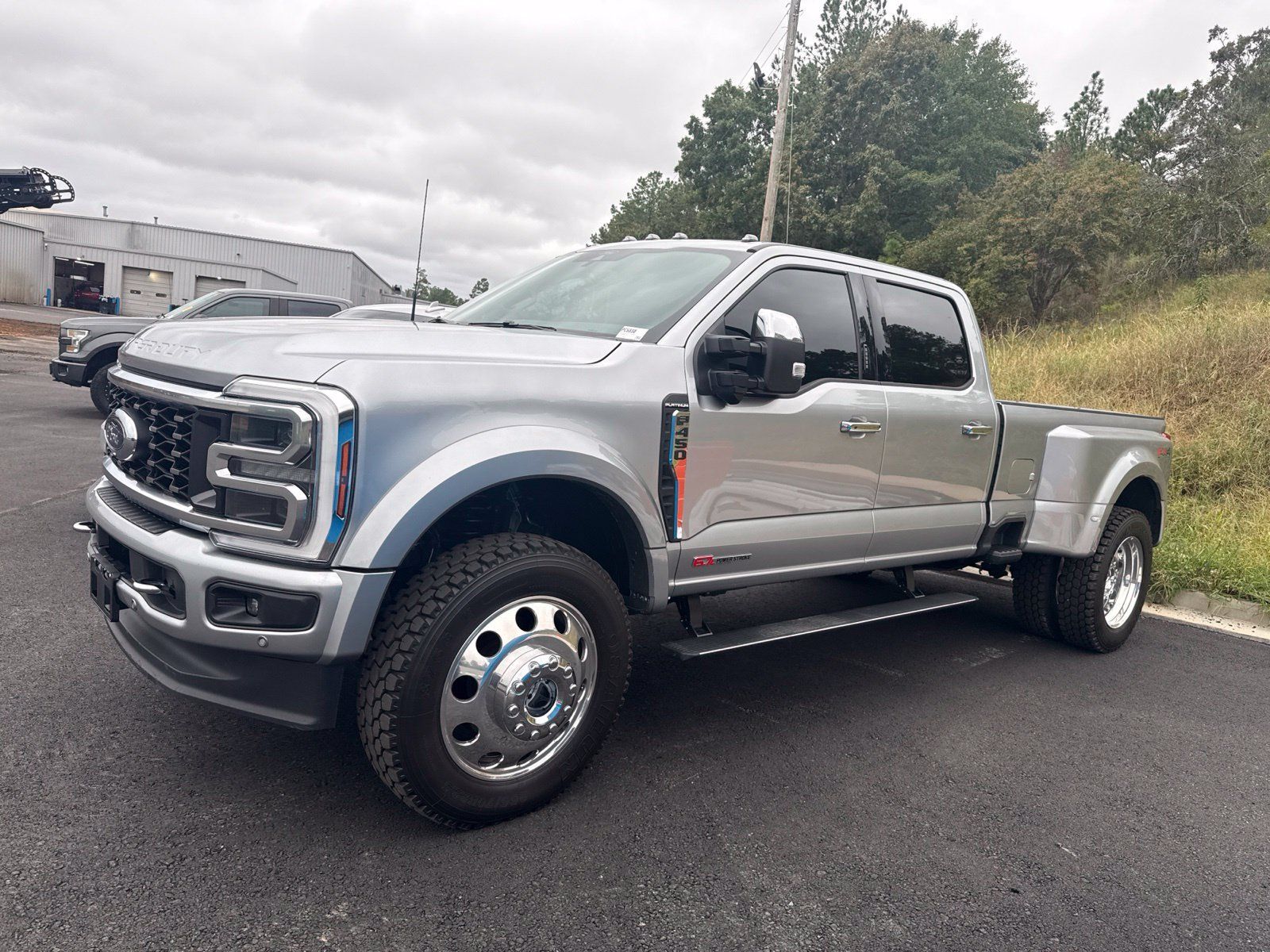 Used 2024 Ford F450 Platinum w/ FX4 Off-Road Package AWD/4WD image 4