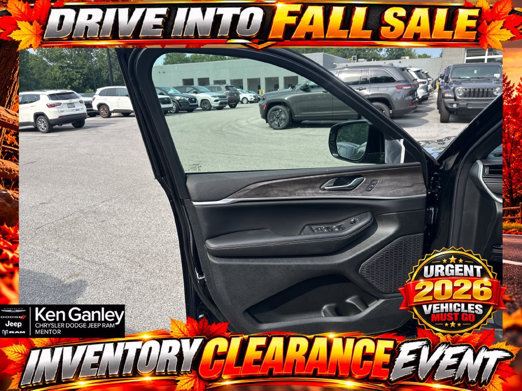New 2026 Jeep Grand Cherokee Limited w/ Limited Altitude Package AWD/4WD image 11